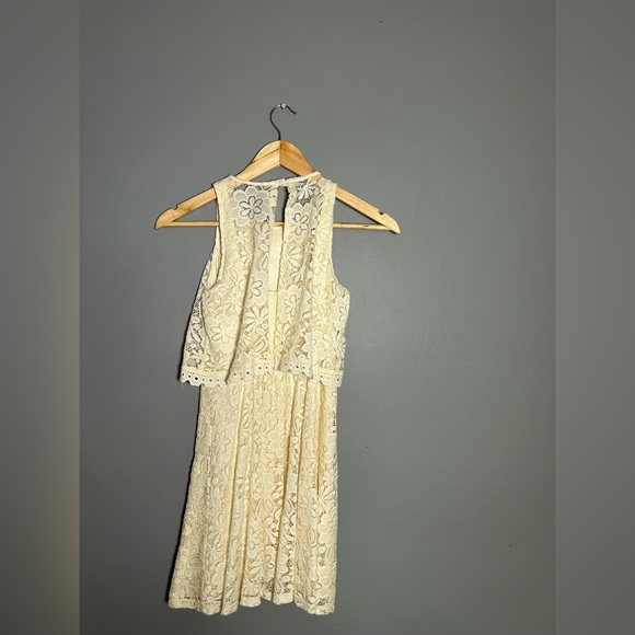 Cream youth floral dress. - Picture 2 of 3